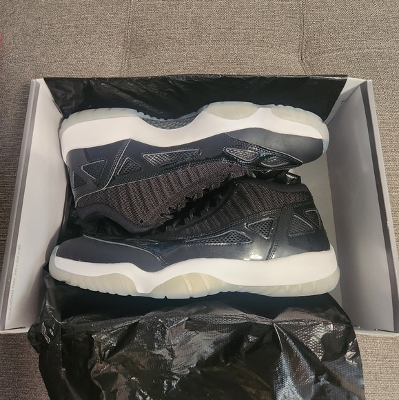 Jordan 11 Retro Low IE - Picture 2 of 8